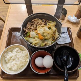 牛すき鍋定食(すき家 神保町駅前店)