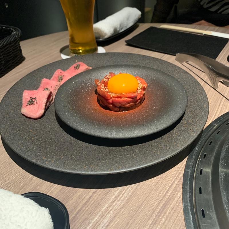 牛タンのユッケ風と薄切り塩昆布添え(niku no OTO)