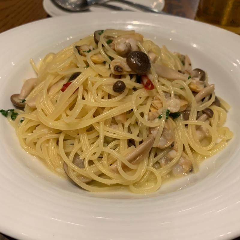 アサリとキノコのバジリコパスタ(BEER＆SPICE SUPER “DRY” KITTE丸の内店 東京駅ビアホール)