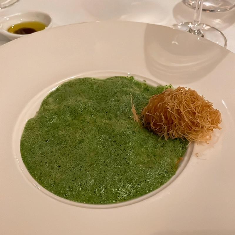 白菜のリゾットと春菊のスプーマ　真鱈白子のフリットとともに(イル・テアトロ／ホテル椿山荘東京)