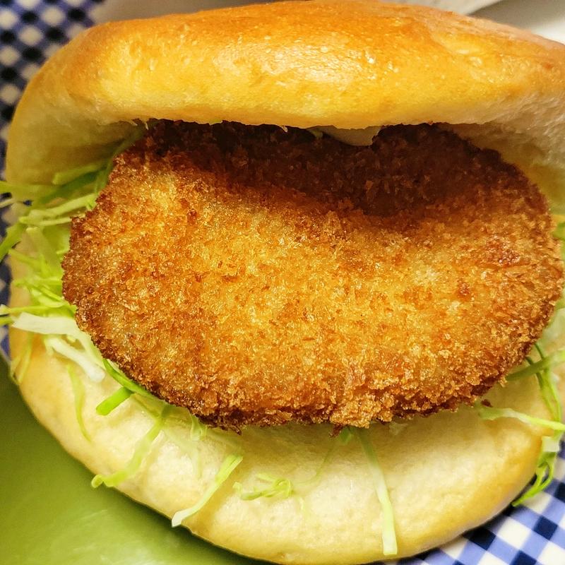 葉山牛コロッケと皮パン(葉山旭屋牛肉店)