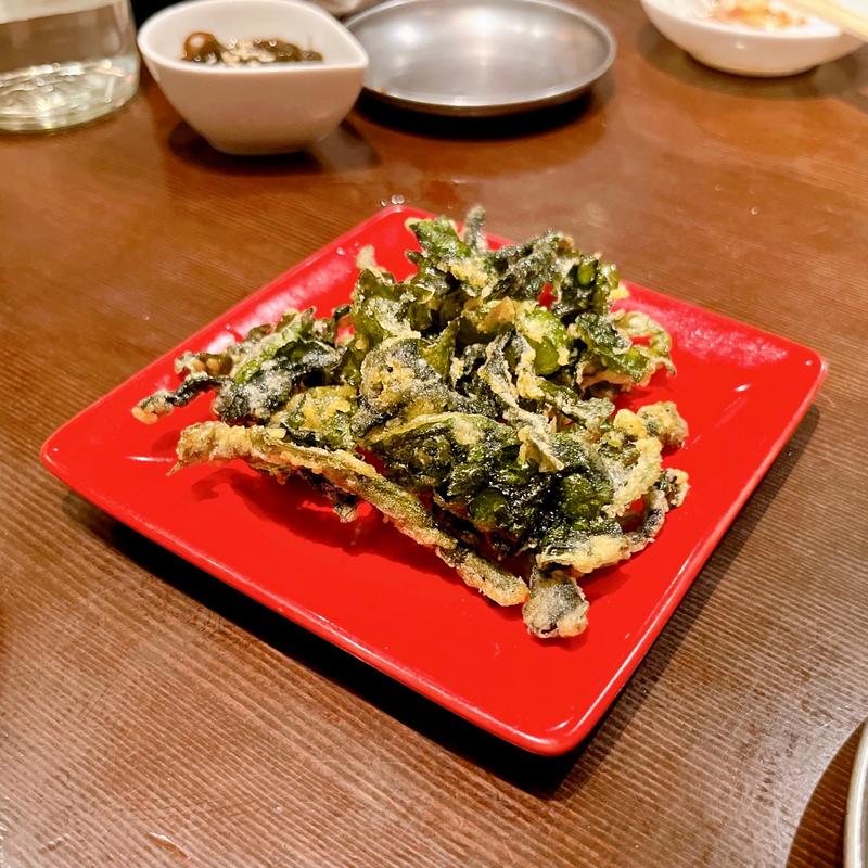 三陸産わかめの唐揚げ(大衆酒場 チャン栓チャン)