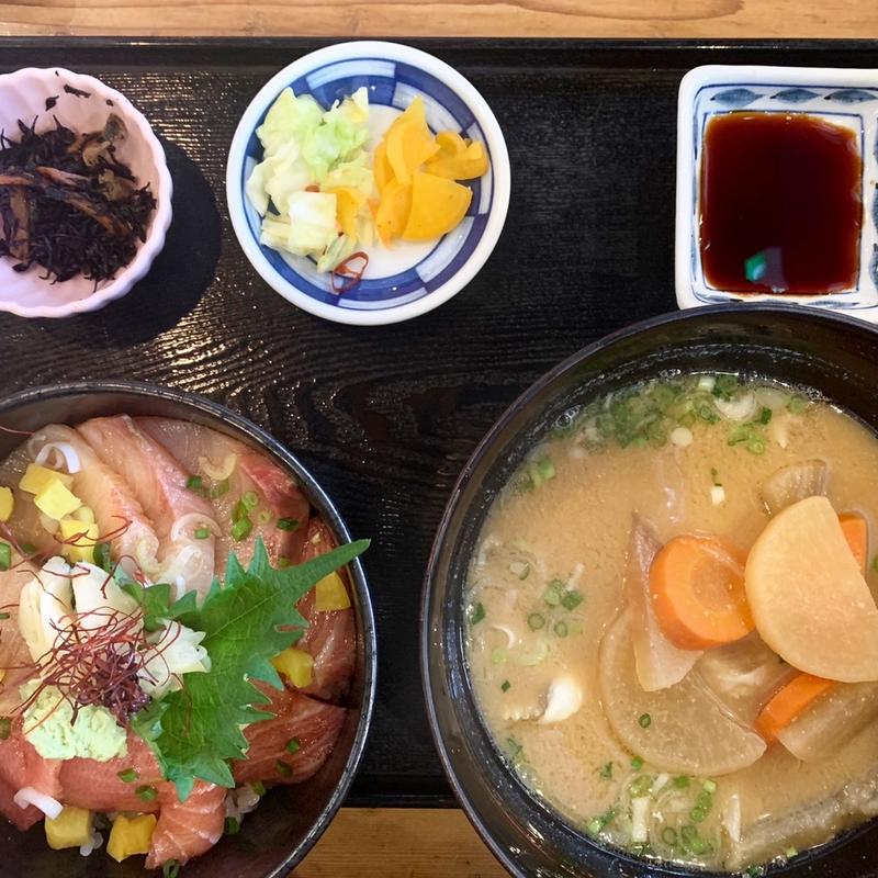 (港食堂 かにと海鮮丼かじま)