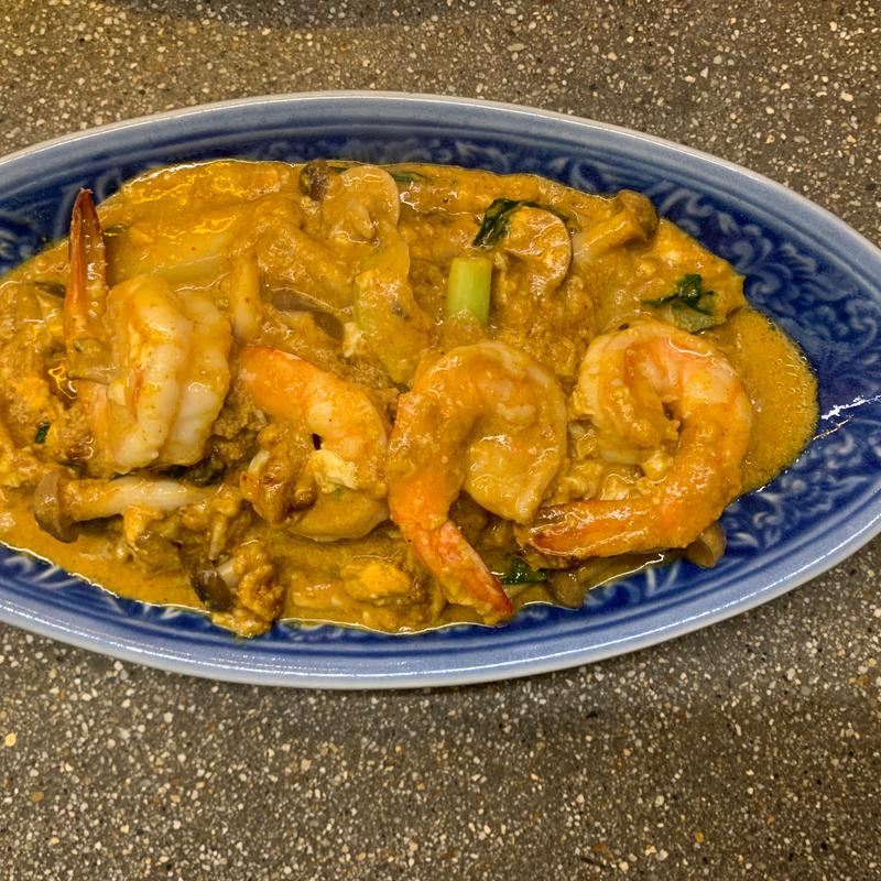 人気のエビのカレー！(旅人シェフのタイ食堂KHAO(カオ)