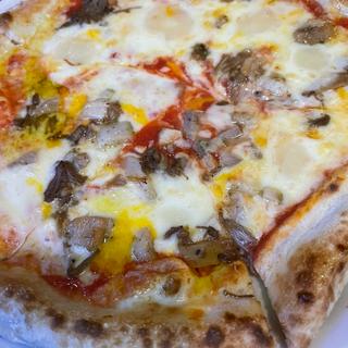 ポルチーニ・豚バラ肉とモッツァレラチーズのピザ(トムボーイカフェ 十条本店 （TOM BOY cafe）)