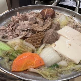 薬膳塩牛肉2種盛り鍋(三商巧福 赤坂店 （サンショウコウフク）)