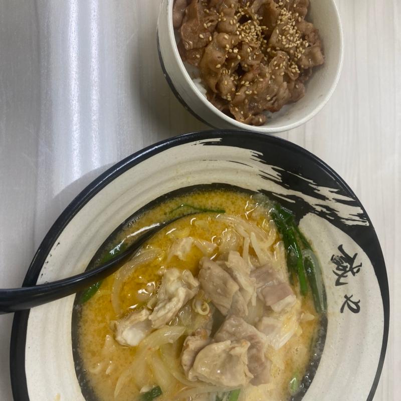ホルモンラーメン (ラーメン 誠や)