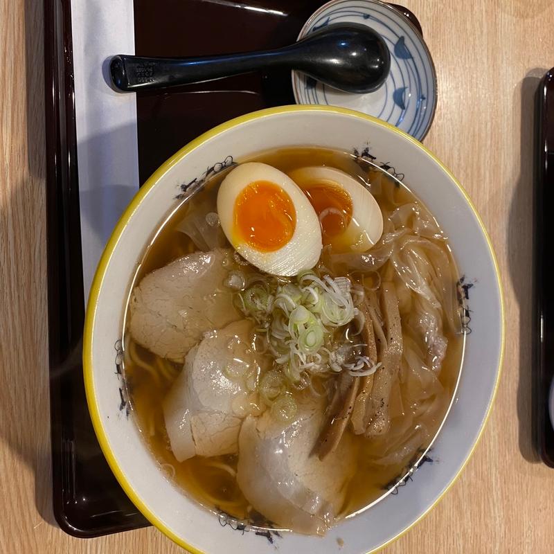 煮卵入りワンタンメン(満月 （まんげつ）)