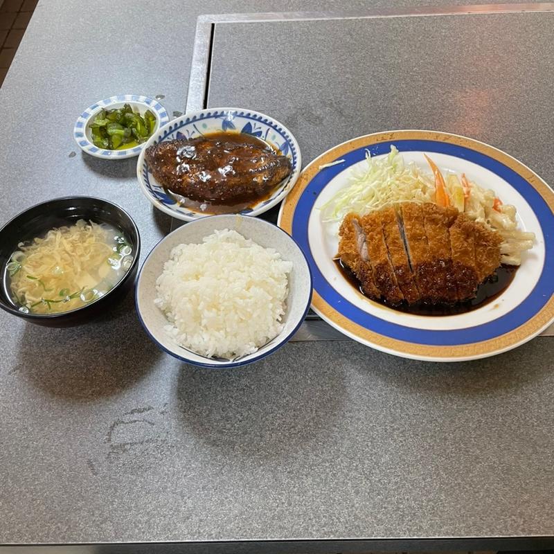 トンカツ定食にハンバーグ追加(四季)