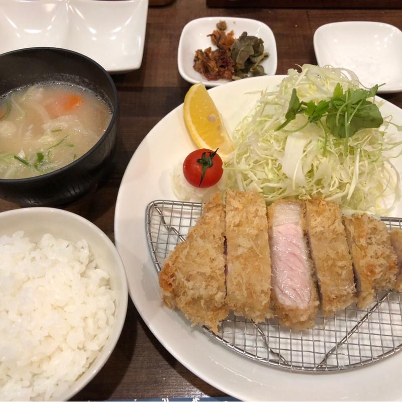 ランチロースかつ定食(熟成豚かわむら)