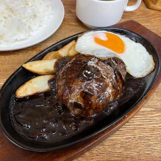 黒デミハンバーグ+目玉焼き+ライスセット(ハンバーグレストランまつもと)