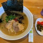 塩とんこつ(らあめん 波蔵 （なみぞう）)