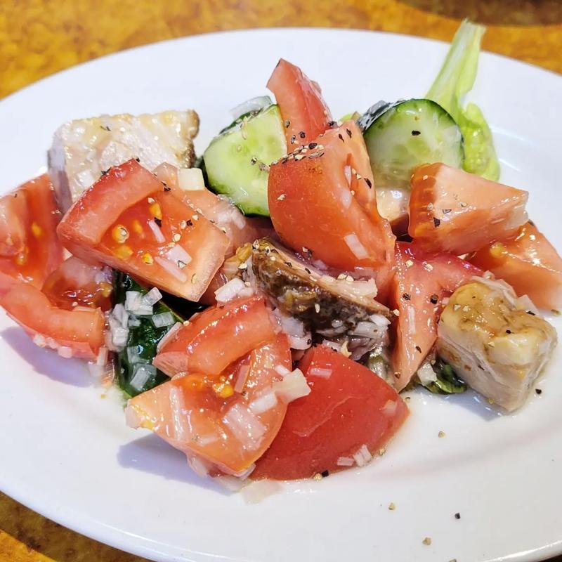 鎌倉トマトとキュウリとチャーシューの和え物(石狩亭)