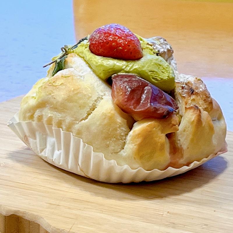 イチゴアップルピスタチオクリーム(ブランジェリーケン)