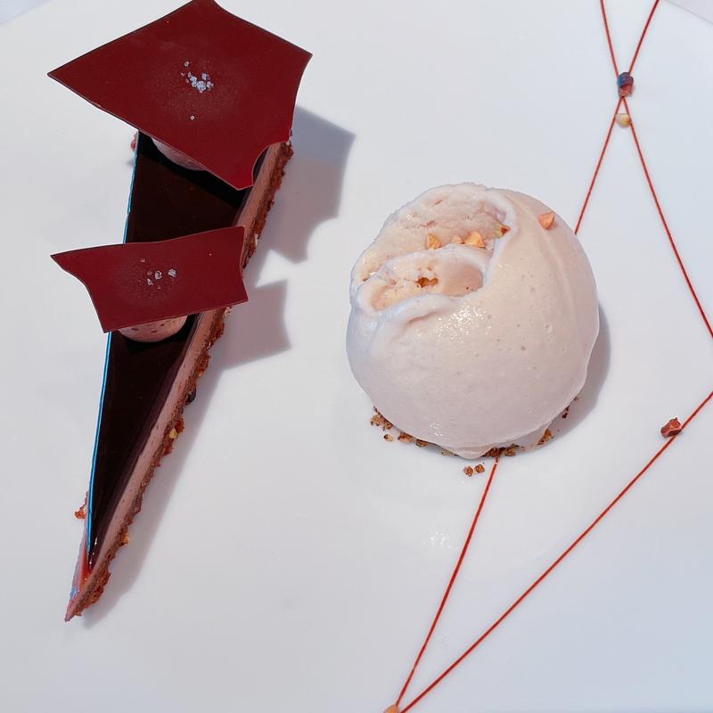 ショコラとキャラメルのブノワ風と牛乳のアイスクリーム(ブノワ （BENOIT）)