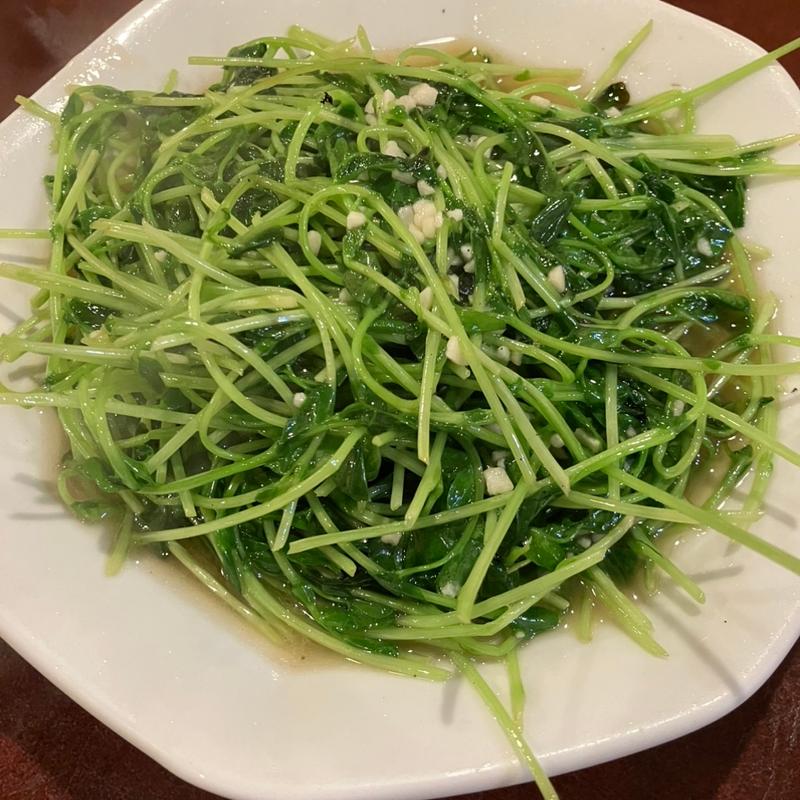 豆苗のガーリック炒め(九龍 新宿本店 （クーロン）)