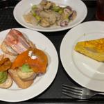 ピンチョス3種、スパニッシュオムレツ、魚介のマリネ(Bar＆Tapas Celona CIAL横浜)