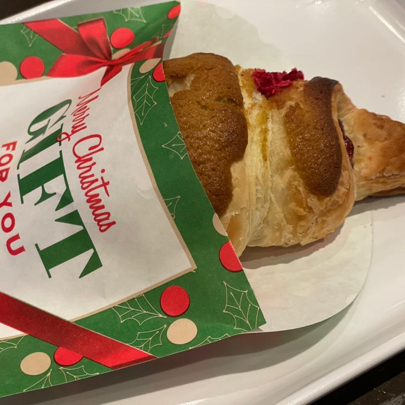 プレミアムチョコクロ　ピスタチオベリー(サンマルクカフェ みなとみらいグランドセントラルタワー店)