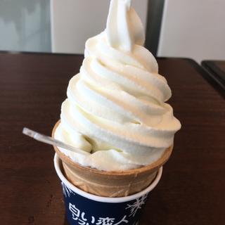 白い恋人のソフトクリーム(カフェ美鈴 函館空港店)