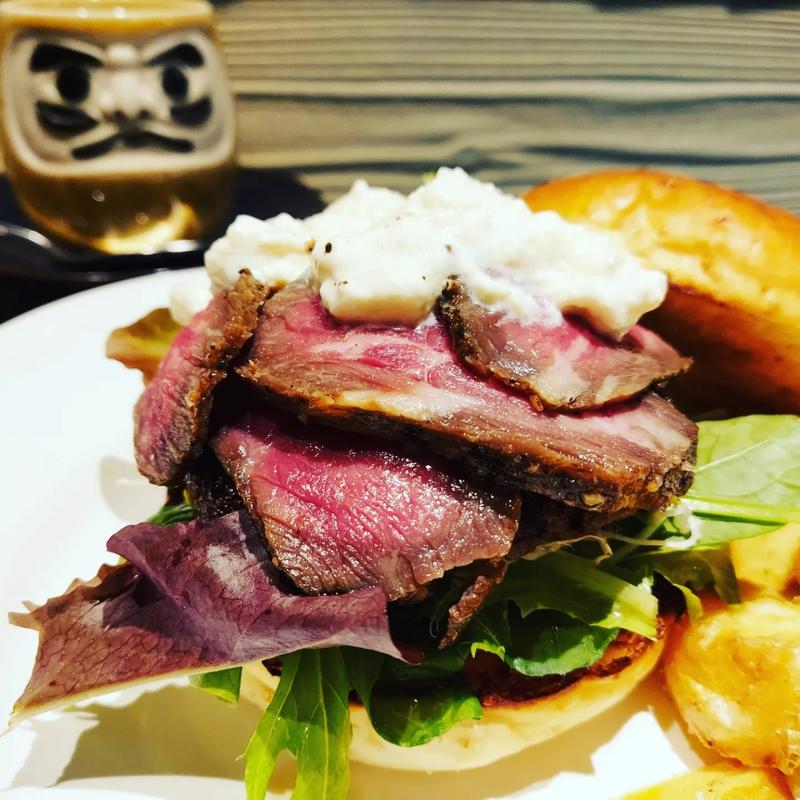 ハネシタローストビーフバーガー(だるま珈琲)