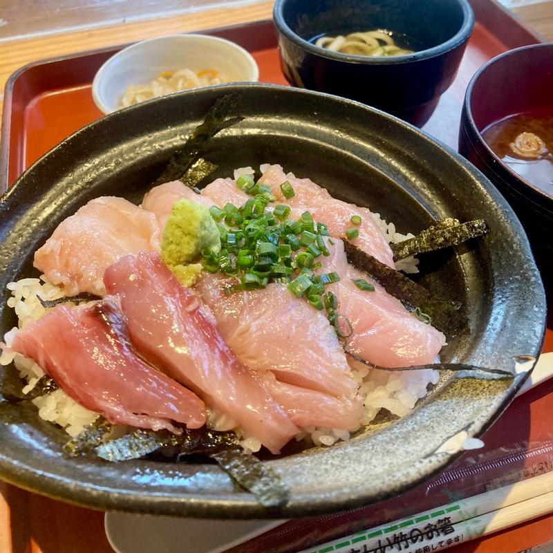 本マグロうなじとヨコワの合盛丼(うおじ)