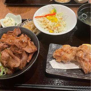 牛たん丼&からあげ2種セット(赤坂時シラズ)