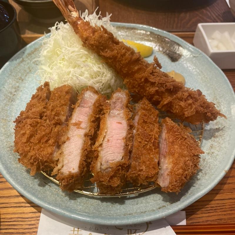 黒豚の豚カツと天然大海老フライ(黄金色の豚 羽田空港店)