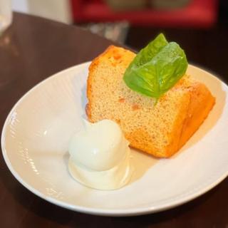 米粉のシフォンケーキ スイートトマトとバジル(CAFE FACON （カフェ ファソン）)