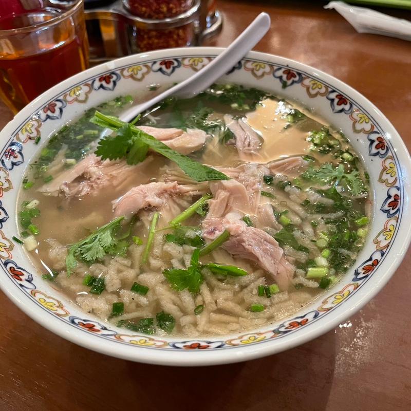 カオトム(蒸し鶏入りスープご飯)(チャオチャオバンブー 神宮前店)