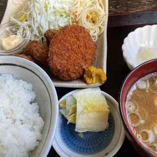 カニクリームコロッケ、カキフライ定食(三喜食堂(みきしょくどう))