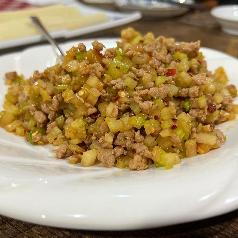 セロリと豚ミンチの辛口炒め(中国厨房 祝)