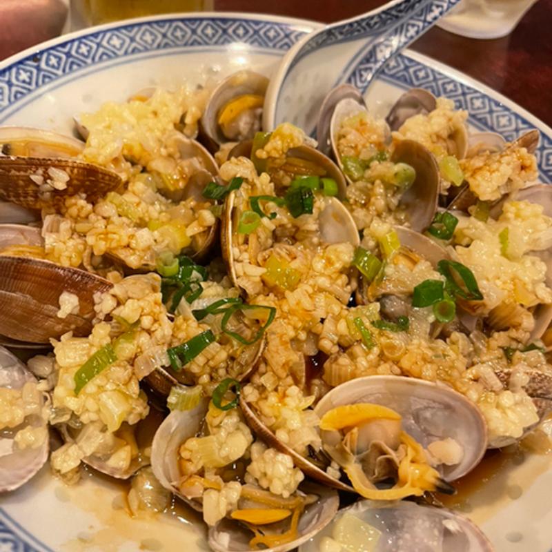 あさりのにんにくソース蒸し(香港麺　新記 虎ノ門店 （ホンコンメン シンキ）)