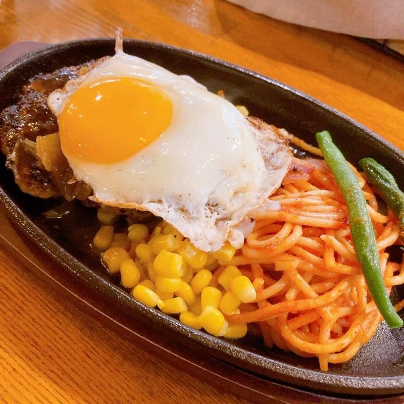 月見自家製ベーコンJYANバーグ(袋町ワイン食堂 LE JYANJYAN)