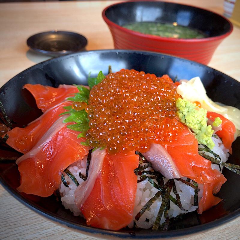 いくら・サーモン丼(いちば鮨)