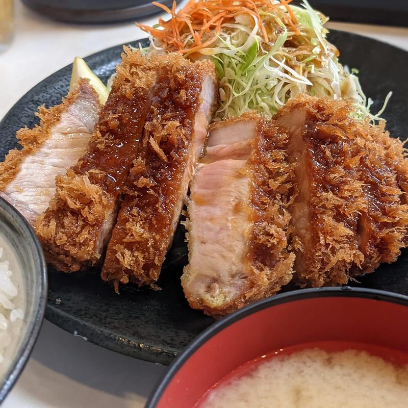 極上ロースカツ定食(まるやま食堂 )