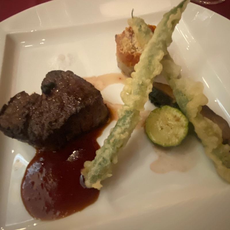 マゼラン　国産牛フィレ肉のポワレ、マデイラソース(マゼランズ)