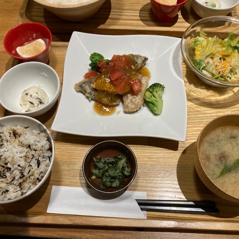 とろ鯖の唐揚げ油淋鶏トマトソース(おぼんdeごはん ルミネ北千住店)