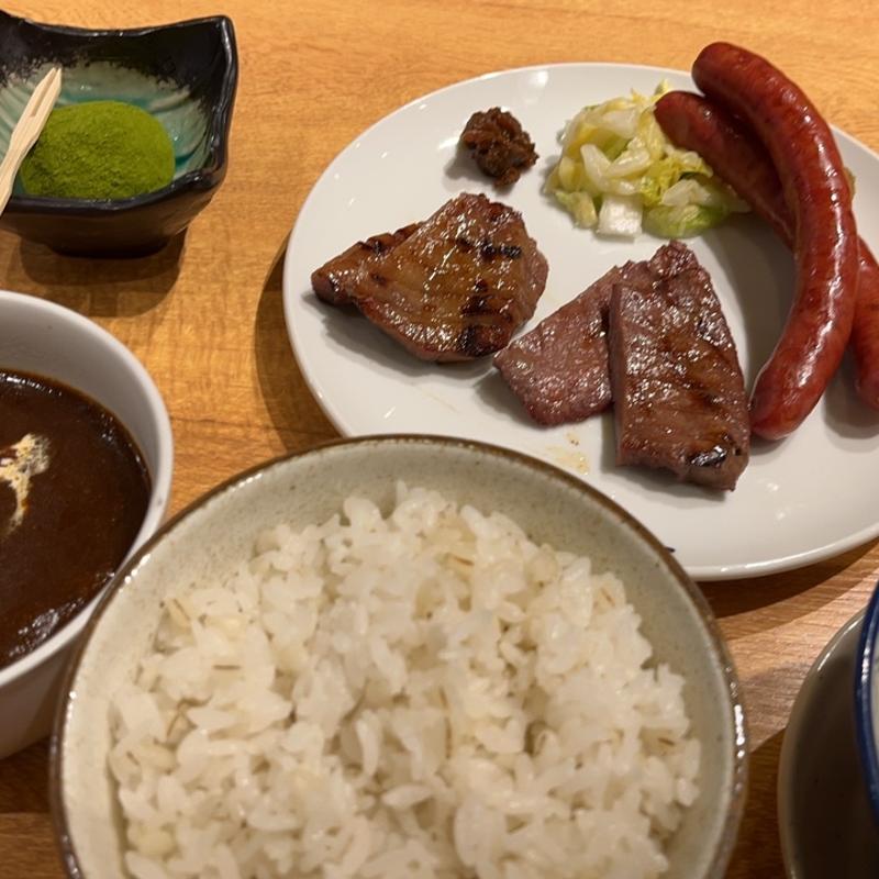 牛タンとビーフシチュー(牛たん炭焼 利久 赤れんが テラス店)