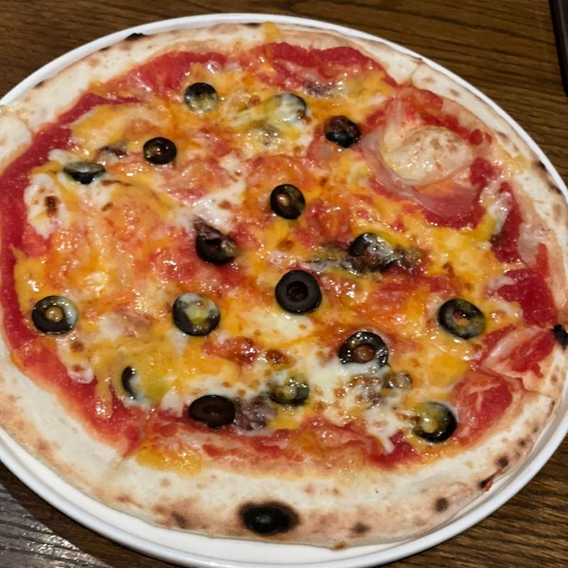アンチョビとオリーヴのピザ(REVO BREWING （レボ ブルーイング）)