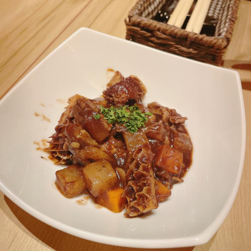 牛すじとトリッパの煮込み　赤ワイン八丁味噌ソース(赤白 心斎橋パルコ店)