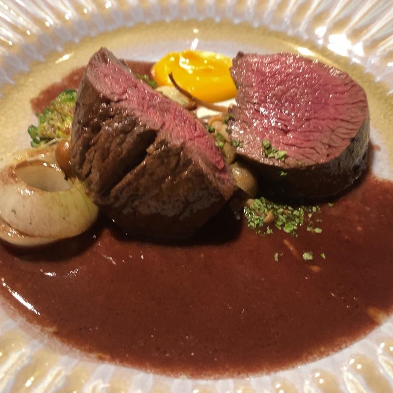 鹿肉のステーキ(de base（デュバーズ）)