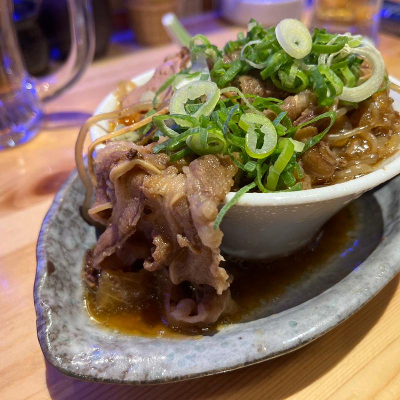 こぼれる煮込み肉豆腐(大衆酒場 オードリー)