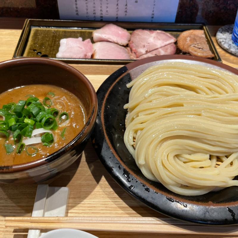 つけめん（濃厚豚骨魚介）大350g 1400円、特選全部乗せトッピング1000円。(中華蕎麦 とみ田)