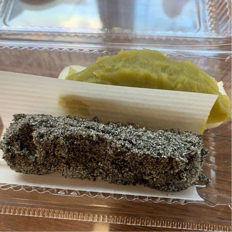 ごまだんご、抹茶だんご(小樽新倉屋 花園本店)