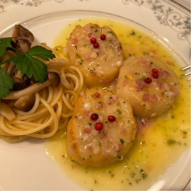 ホタテのポワレガーリック風味のバターそーす(レストラン香味屋 （カミヤ）)