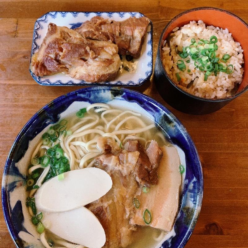 楚辺のまかないそば(沖縄そばと海産物料理の店 楚辺)