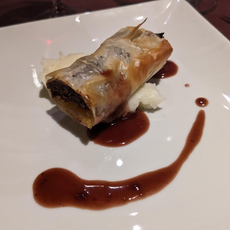 本州鹿とリンゴのシュトゥルーデル(オステリア・アウストロ （Osteria Austro）)