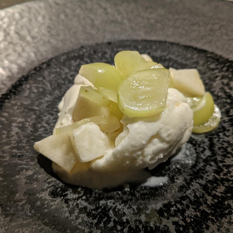 生姜パンナコッタ、洋梨、シャインマスカット、ヨーグルトアイス(ete)