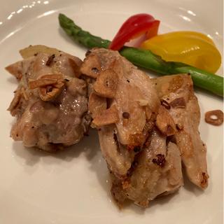 鶏モモ肉のガーリック焼きオイル塩ソース(イル　ミラマーレ )