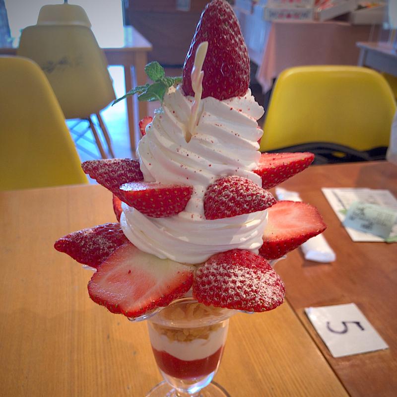 山元ツリーいちごパフェ(ベリーベリーラボ （Berry Very Labo）)